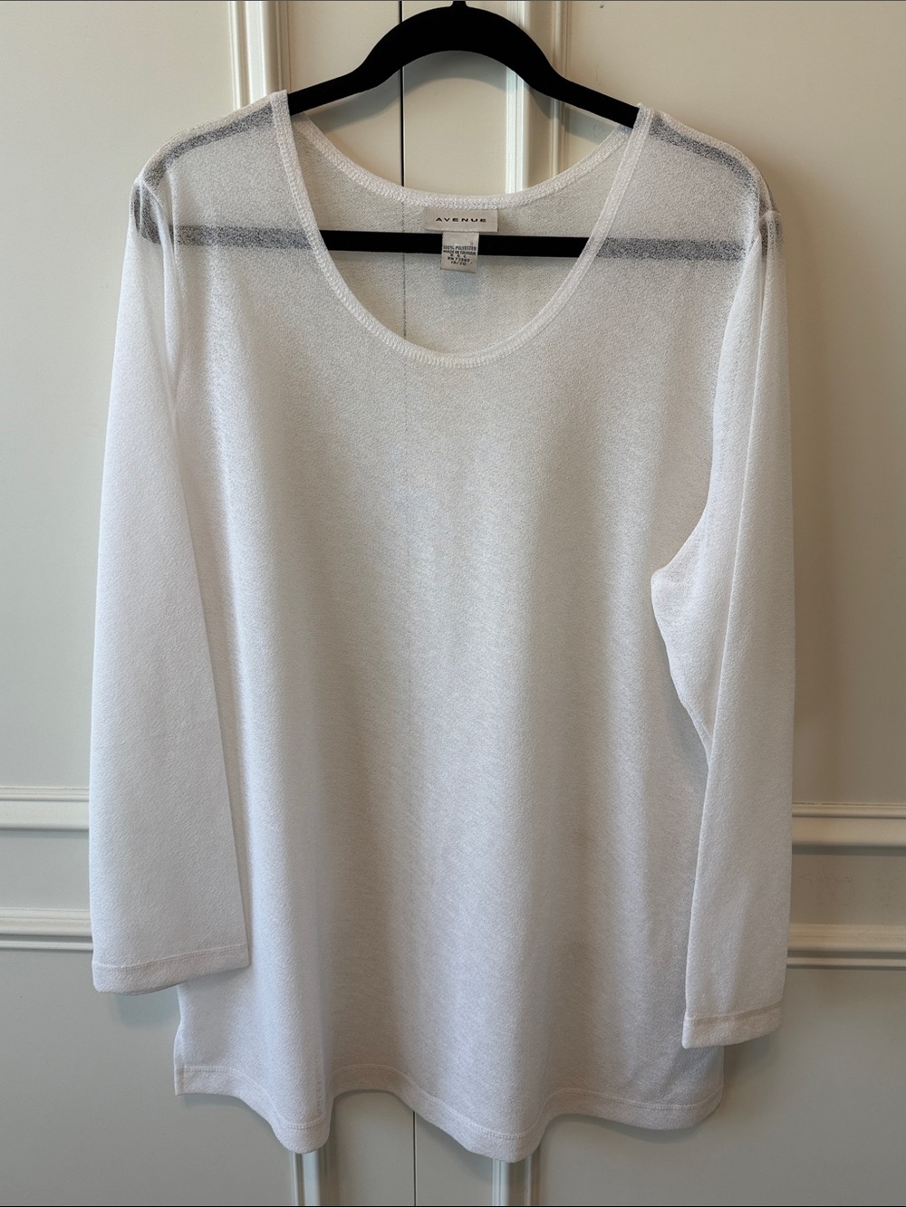 Avenue White Scoop-Neck Lightweight Knit Top